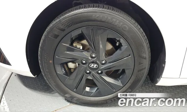 Hyundai Avante CN7 — Фото автомобиля 5