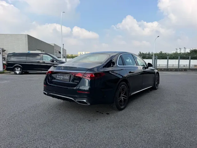 Mercedes-Benz E-Class — Фото автомобиля 12