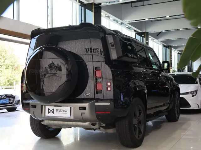 Land Rover Defender — Фото автомобиля 17