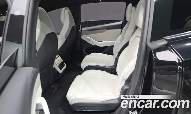 Tesla Model Y — Фото автомобиля 19