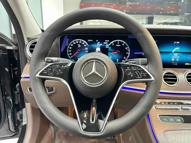 Mercedes-Benz E-Class — Фото автомобиля 9