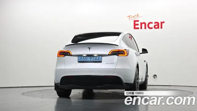Tesla Model Y — Фото автомобиля 4