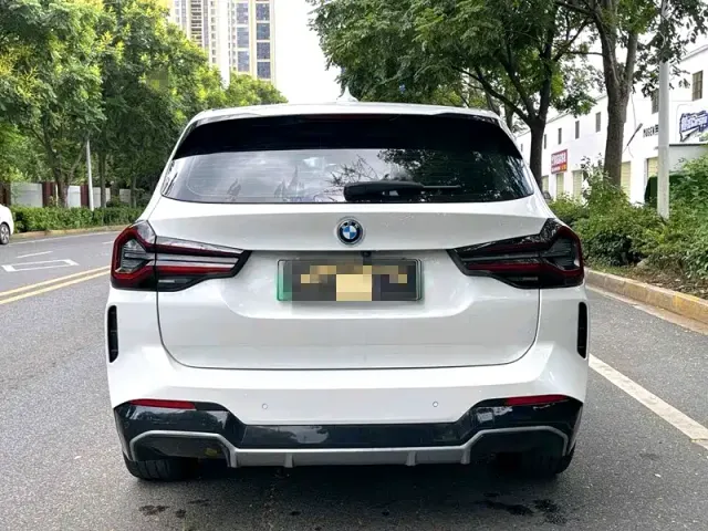 BMW iX3 — Фото автомобиля 6
