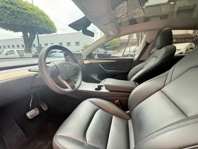 Tesla Model Y — Фото автомобиля 10