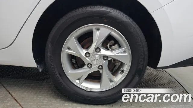 Hyundai AVANTE Avante (CN7) — Фото автомобиля 21