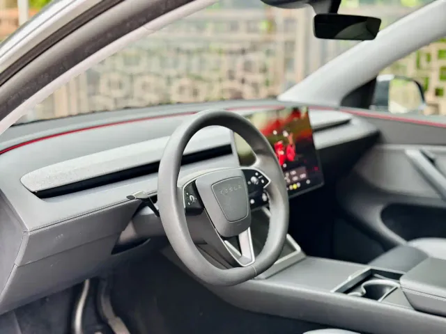 Tesla Model Y — Фото автомобиля 10