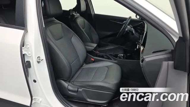 Kia Niro New — Фото автомобиля 17