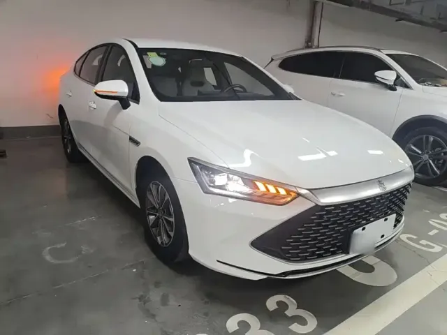 BYD Qin PLUS 2024 Glory Edition DM-i 55KM Leading — Фото автомобиля 3