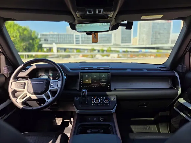 Land Rover Defender — Фото автомобиля 9