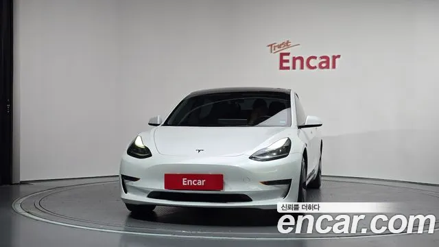 Tesla Model 3 — Фото автомобиля 3