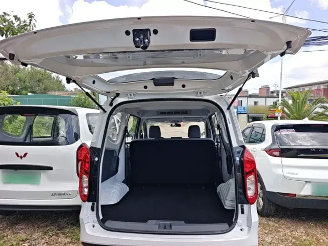 Wuling Hongguang — Фото автомобиля 14