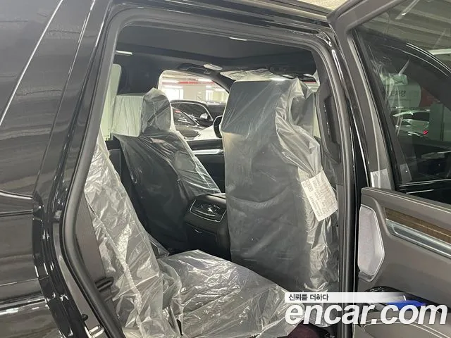 Cadillac Escalade Generation 5 — Фото автомобиля 9