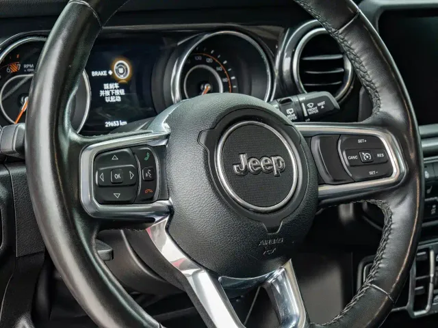 Jeep Wrangler — Фото автомобиля 13