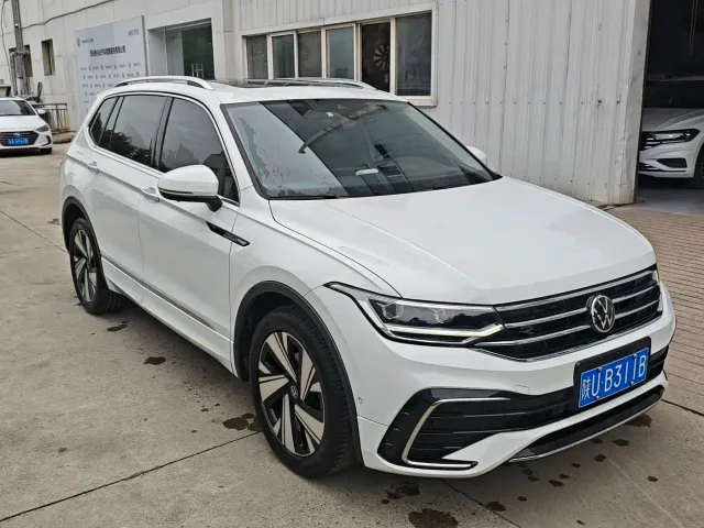 Volkswagen Tiguan L — Фото автомобиля 2