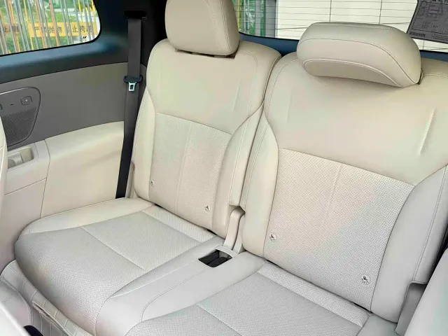 Li Auto i8 — Фото автомобиля 11