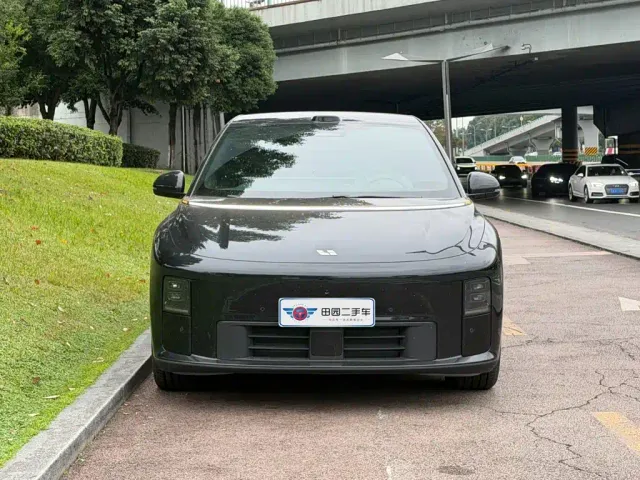 Li Auto i6 — Фото автомобиля 2