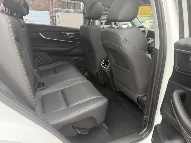 Chery Tiggo 8 — Фото автомобиля 15