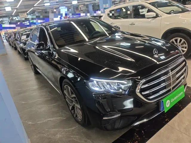 Mercedes-Benz E-Class — Фото автомобиля 3