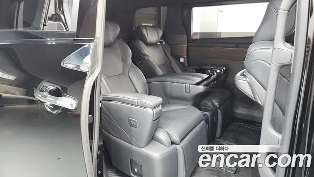 Toyota Alphard — Фото автомобиля 11
