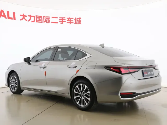 Lexus ES — Фото автомобиля 15