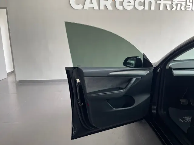 Tesla Model Y — Фото автомобиля 8