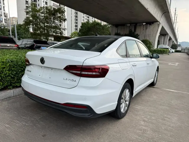 Volkswagen Lavida — Фото автомобиля 8