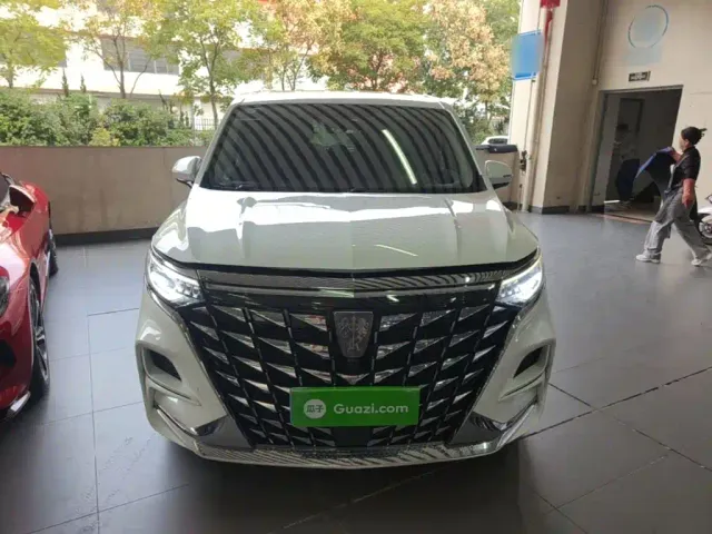 Roewe iMAX8 — Фото автомобиля 2