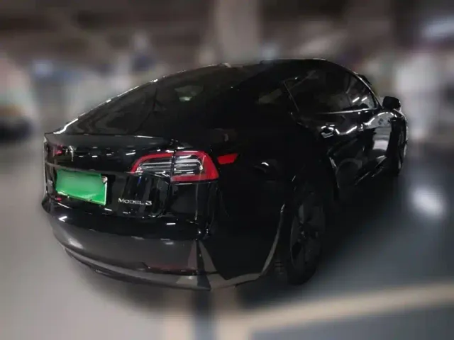 Tesla Model 3 — Фото автомобиля 6
