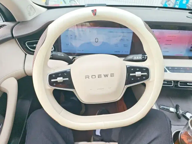 Roewe D7 — Фото автомобиля 6