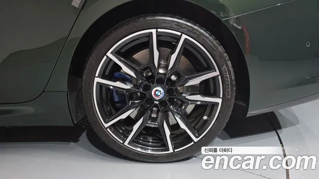 BMW 8 Series G15 — Фото автомобиля 20