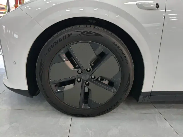 Li Auto i6 — Фото автомобиля 24