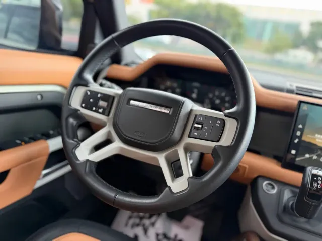 Land Rover Defender — Фото автомобиля 7