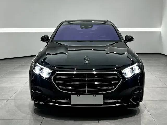 Mercedes-Benz E-Class — Фото автомобиля 2