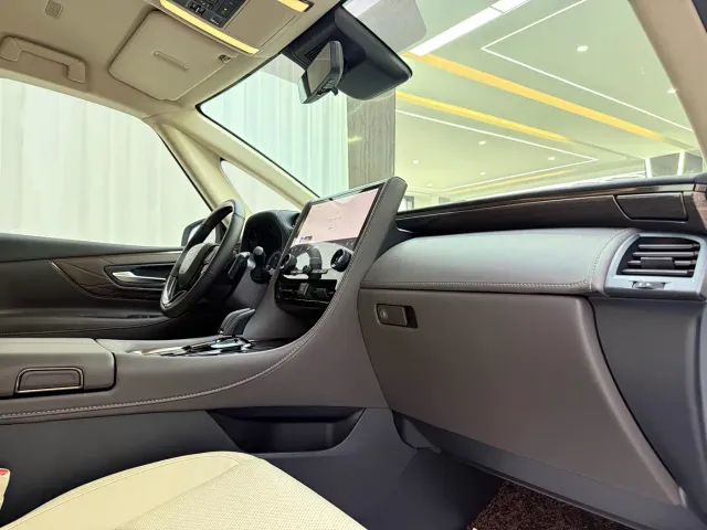 Toyota Alphard — Фото автомобиля 7