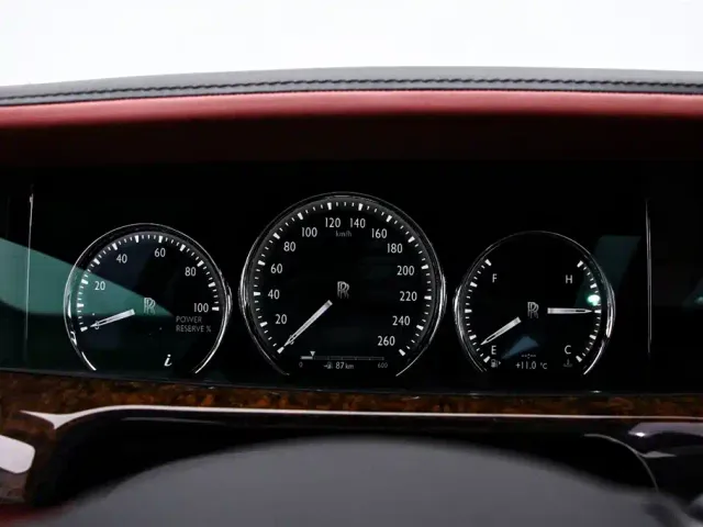 Rolls-Royce Phantom — Фото автомобиля 6