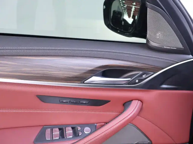 BMW 5 Series — Фото автомобиля 17