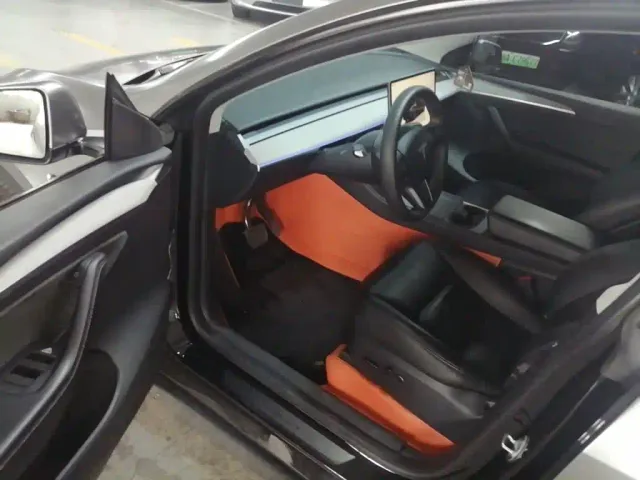 Tesla Model Y — Фото автомобиля 15