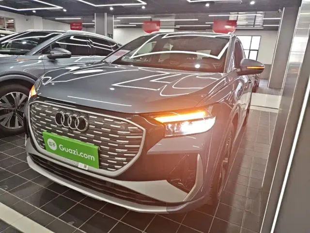 Фотография автомобиля — Audi Q4 e-tron