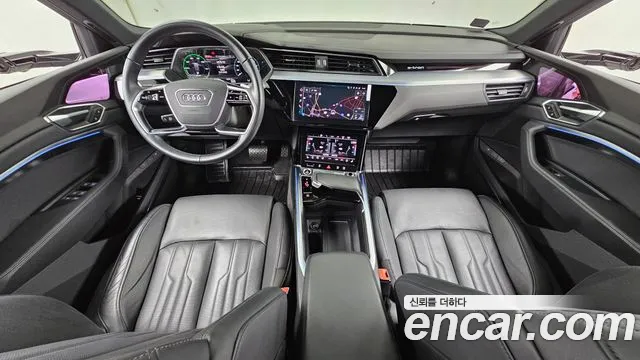 Audi e-tron — Фото автомобиля 7