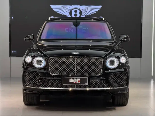 Bentley Bentayga — Фото автомобиля 2