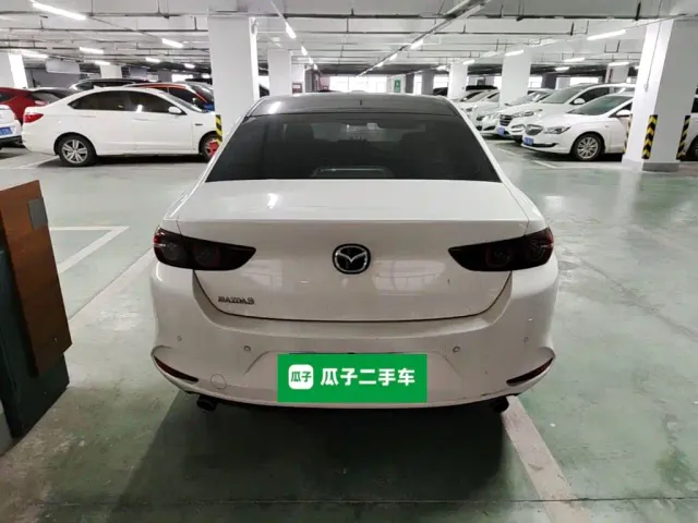 Mazda Axela — Фото автомобиля 5