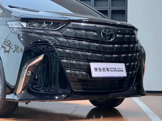 Toyota Alphard — Фото автомобиля 4