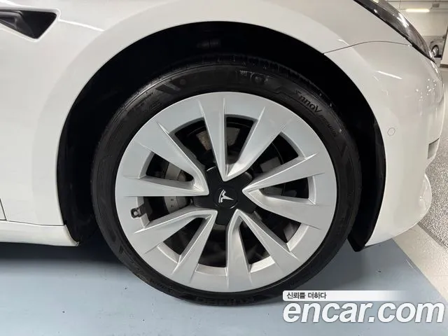 Tesla Model 3 — Фото автомобиля 8