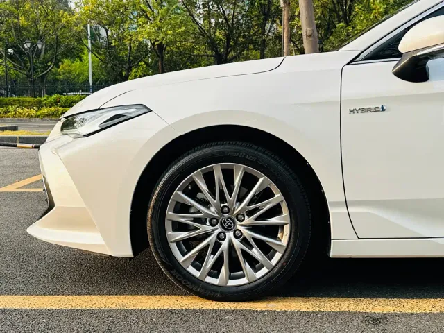 Toyota Avalon — Фото автомобиля 11