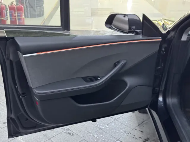 Tesla Model 3 — Фото автомобиля 14