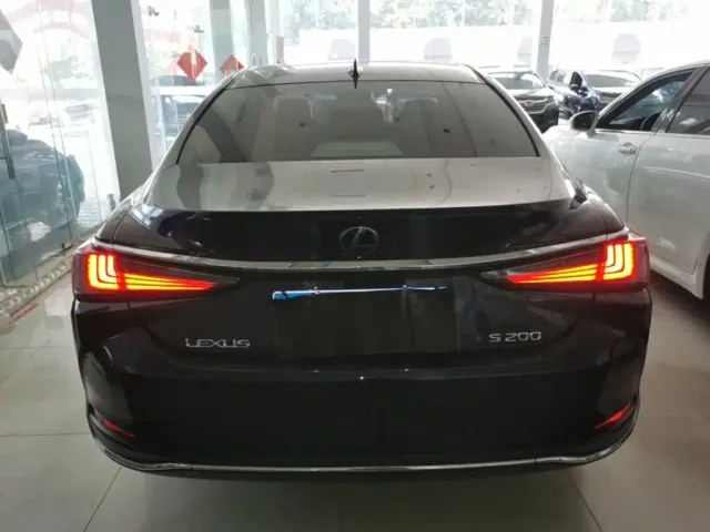 Lexus ES — Фото автомобиля 5