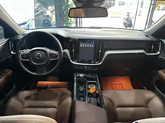 Volvo S60 — Фото автомобиля 11