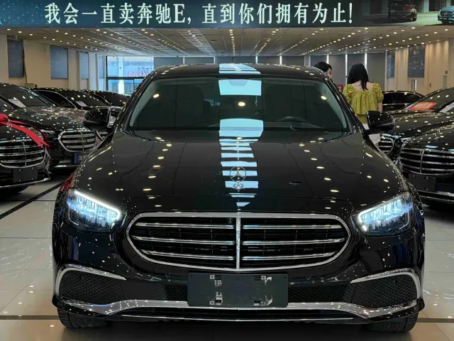Фотография автомобиля — Mercedes-Benz E-Class