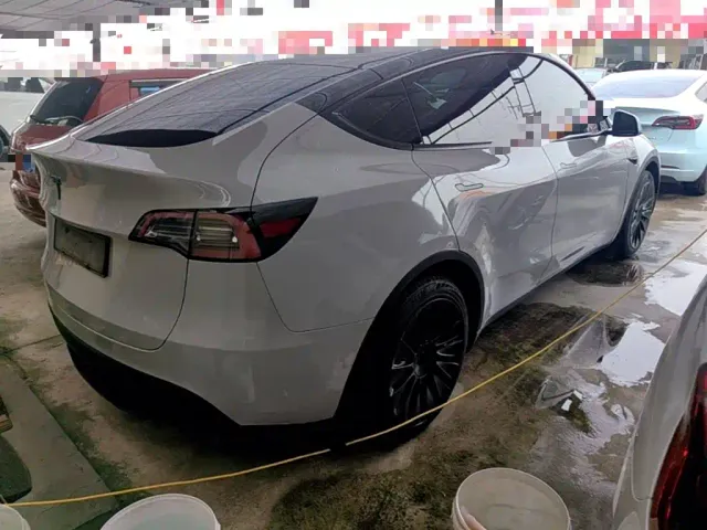 Tesla Model Y — Фото автомобиля 6