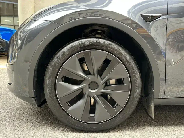 Tesla Model Y — Фото автомобиля 6